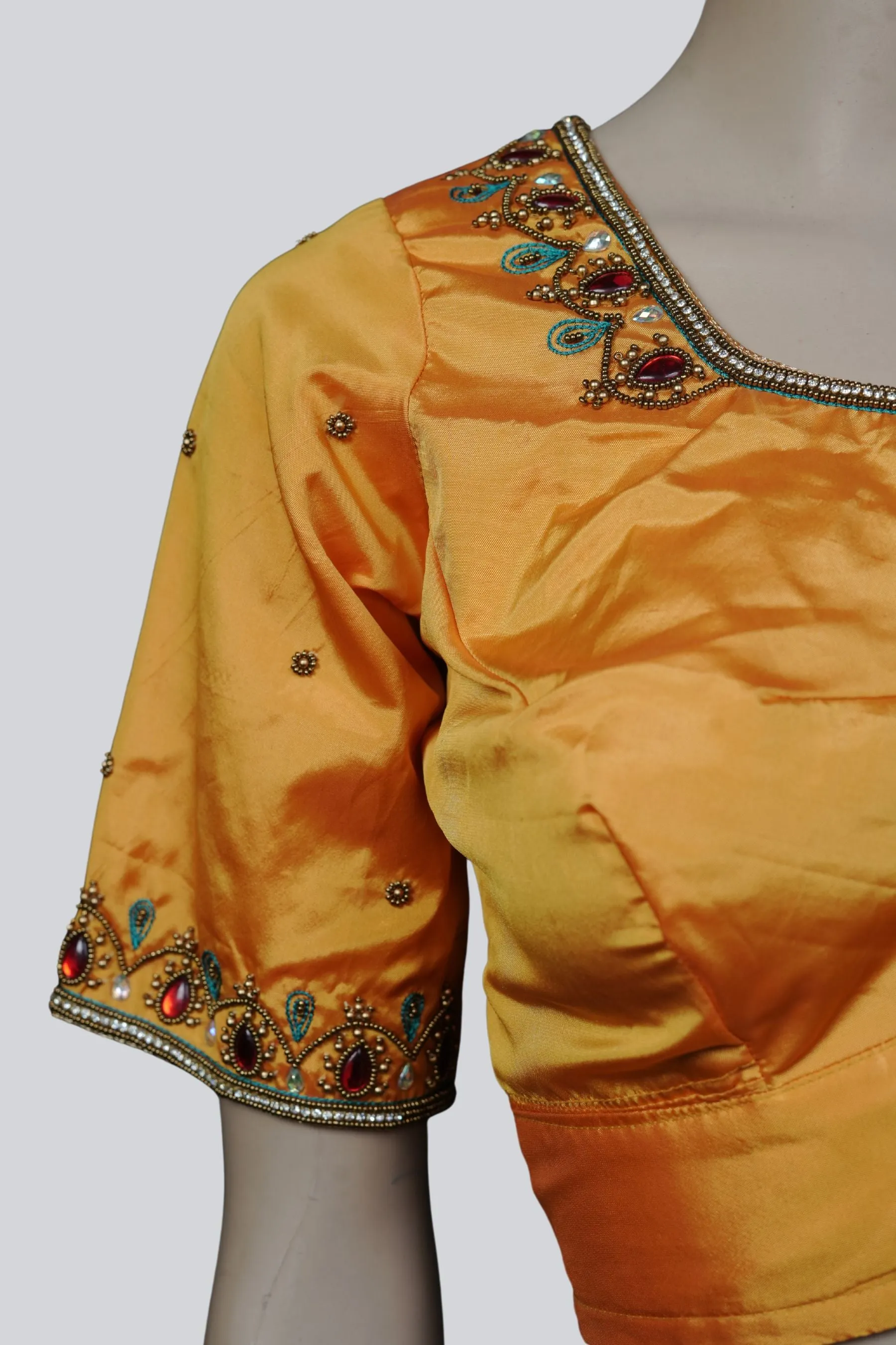 Aari Elegance: Timeless Craftsmanship in Every Stitch at JCSFashions